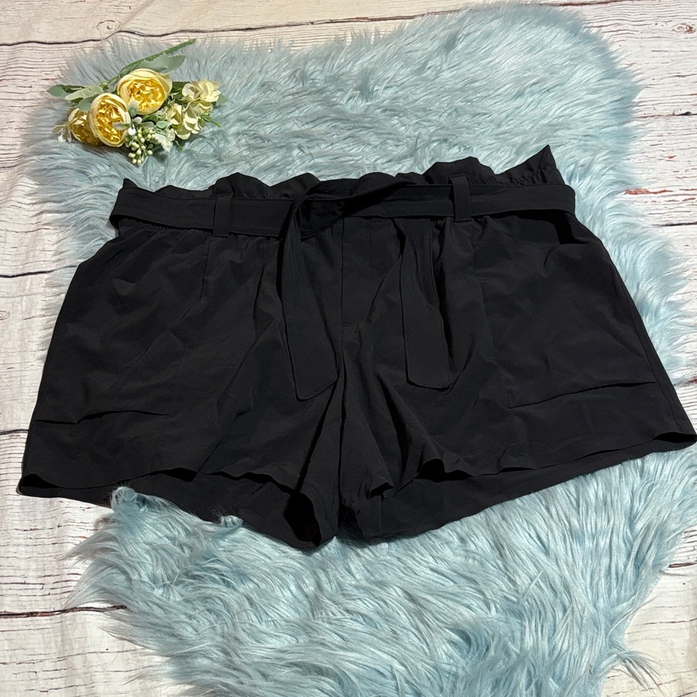 Athleta Skyline Shorts in Black sz 16